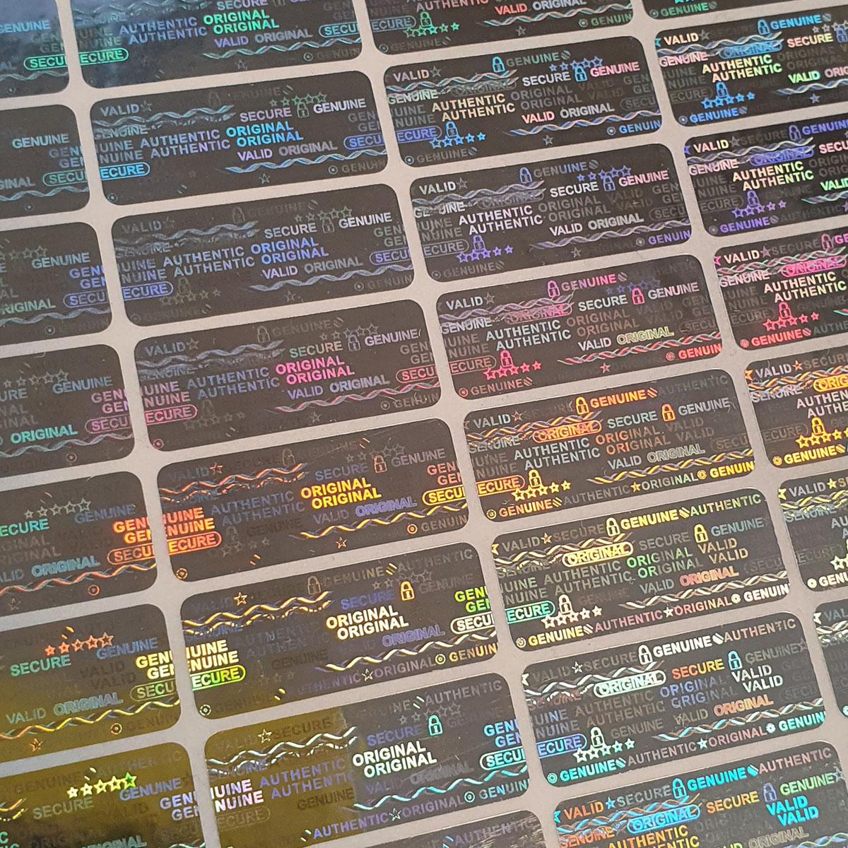 "Authentic" 3D Hologramm Sicherheitssiegel 10x25 mm Silber