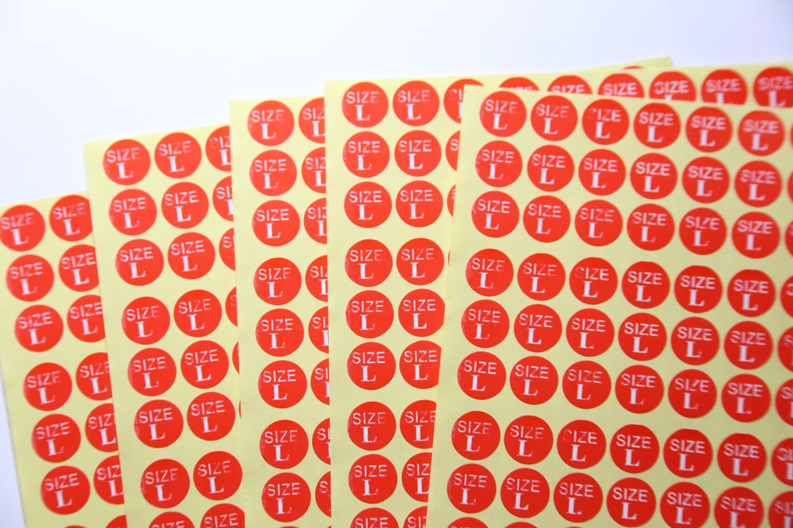 Größenaufkleber zur Auszeichnung von Textilien